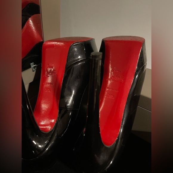 Christian LouBoutin Patent Leather Bianca Heels Sz 38.5 Original Box & Dust Bag - Picture 5 of 6